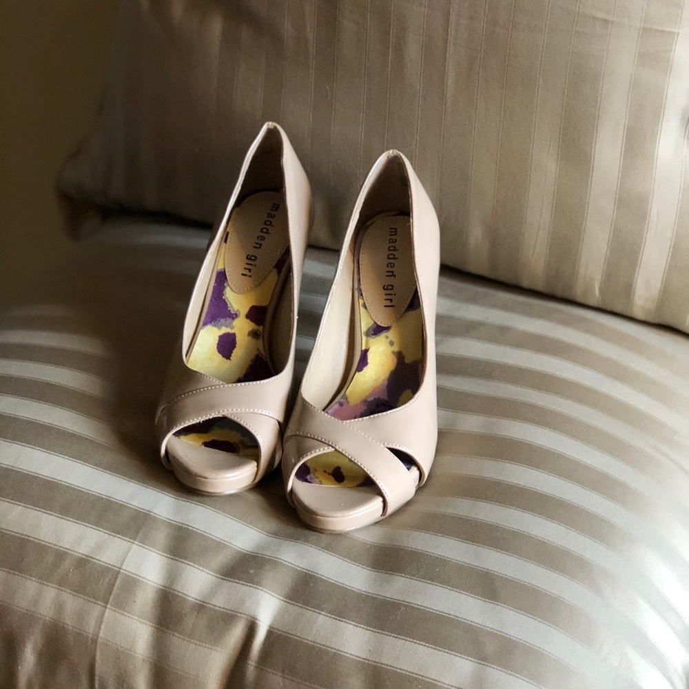 Madden Girl Open Toe Beige Patent Leather Heels